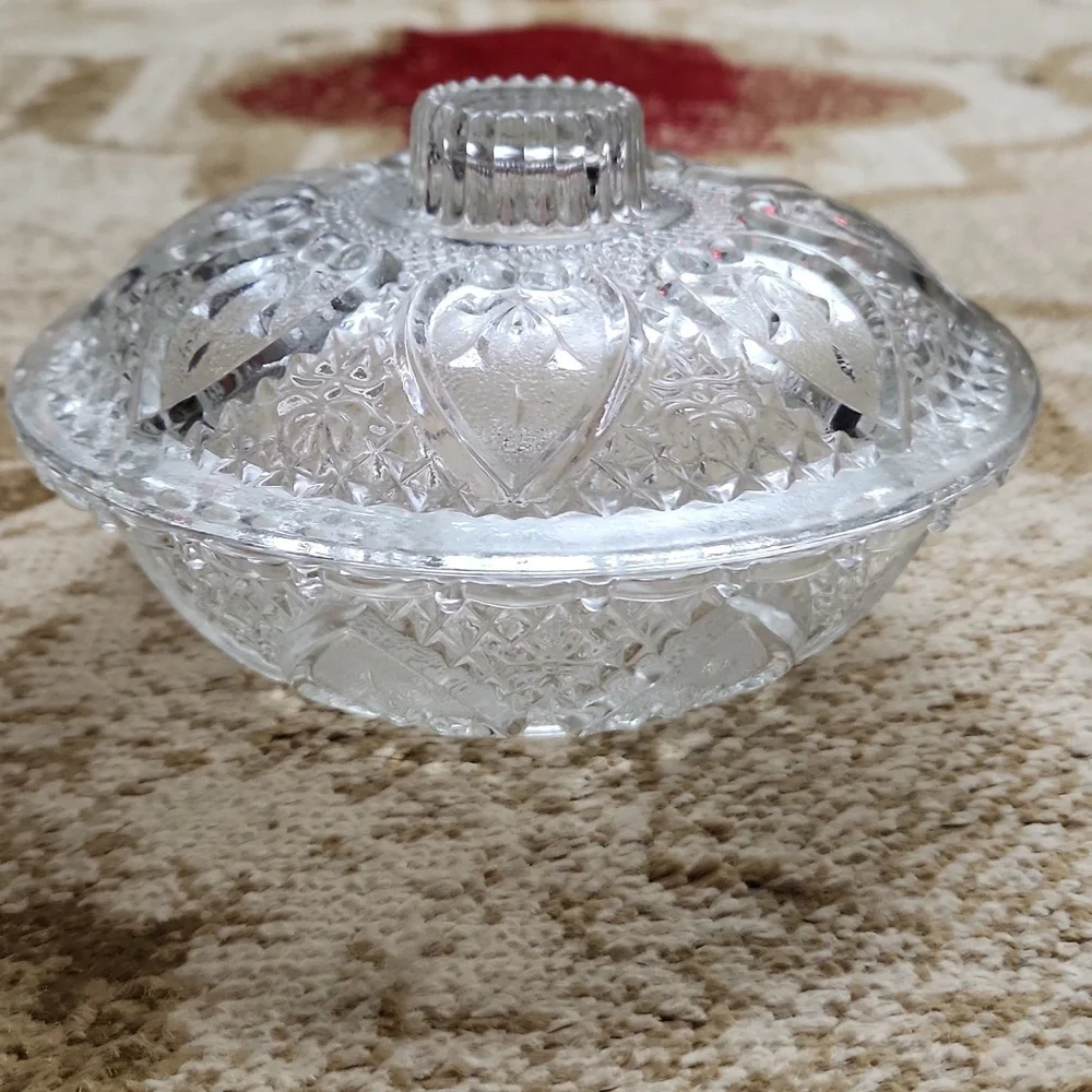 Vintage Pasari Indonesia KIG Pressed Glass Hearts Bows Bowl With Lid Collectible
